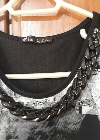 Zincir Detaylı Paris Temalı taşlı siyah sıfır kol tunik - Görsel 4