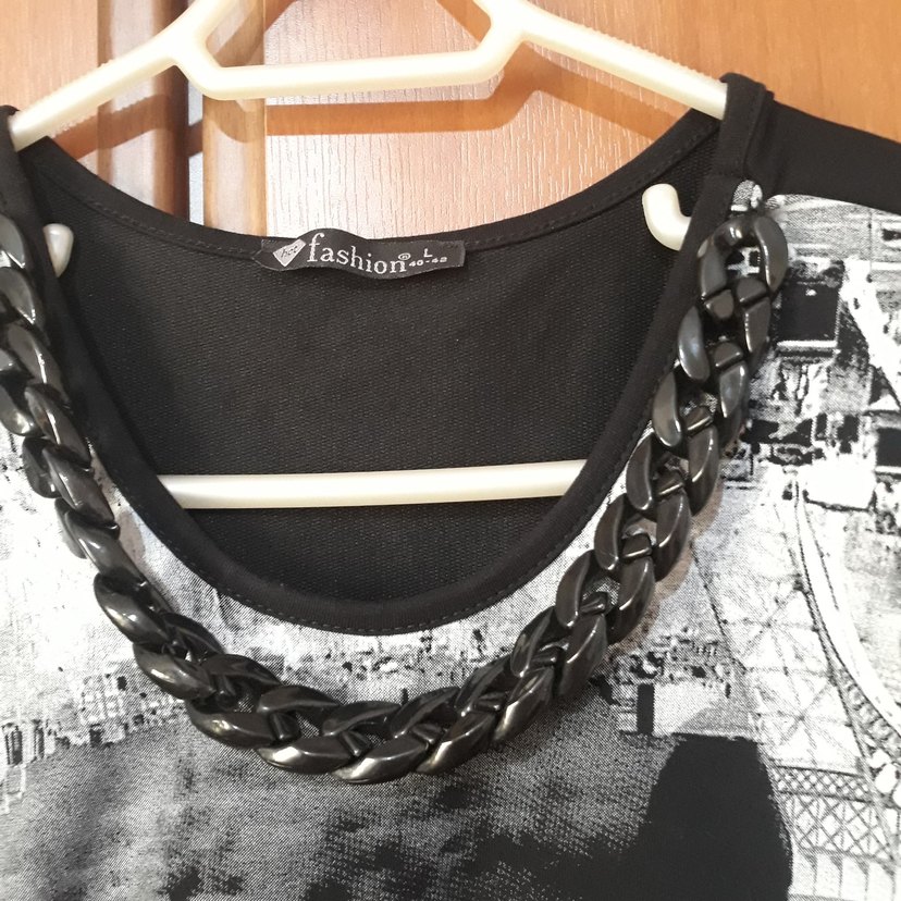 Zincir Detaylı Paris Temalı taşlı siyah sıfır kol tunik - Görsel 4