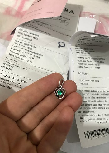 Zincir Detaylı Yeşil Minimalist Kadın Charm