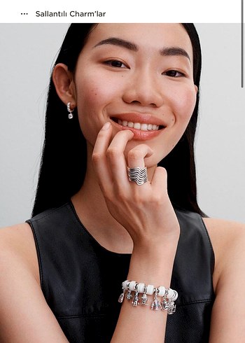 Boncuk Detaylı Kayakçı Kadın Charm - Görsel 5