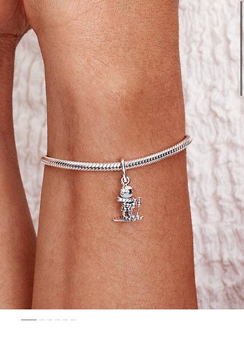 Boncuk Detaylı Kayakçı Kadın Charm - Görsel 2