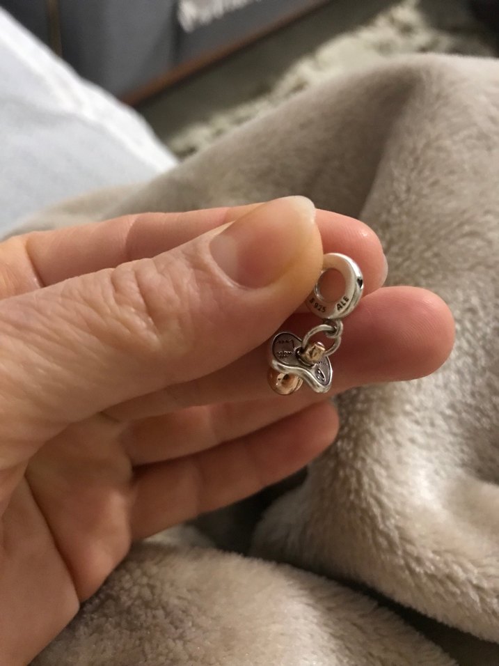 Düğmeli Bej Kadın Charm - Görsel 5