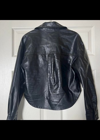 Bershka Timsah Desenli Deri Crop Ceket - Görsel 2