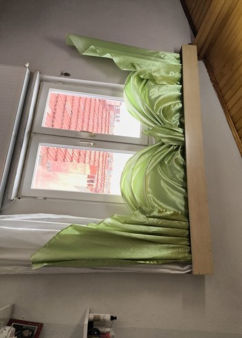 Parlak Yeşil Desensiz Perde - Görsel 3