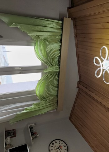 Parlak Yeşil Desensiz Perde - Görsel 2