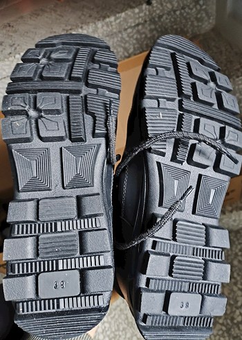 Siyah Erkek de bayanda Bot - Görsel 2