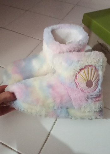 Kızlar için Pastel Tie-Dye Peluş Ev Terlikleri - Görsel 2
