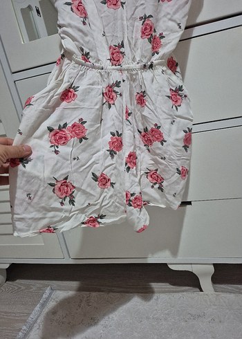 Çiçek Desenli Beyaz Mini Tulum - Görsel 3