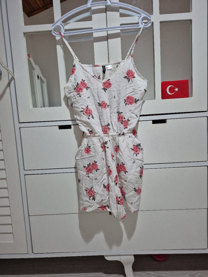 Çiçek Desenli Beyaz Mini Tulum - Görsel 2