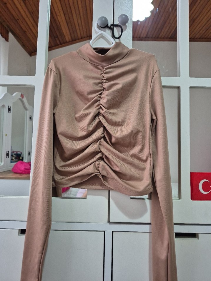 Bej Pilili Yüksek Yakalı Kadın Bluz - Görsel 4