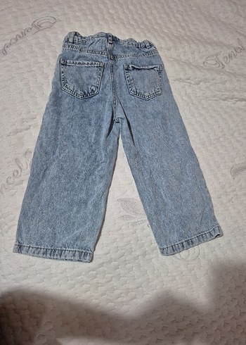 Nakışlı, düğmeli kız çocuk rahat kot pantolon - Görsel 4