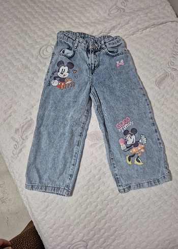 Nakışlı, düğmeli kız çocuk rahat kot pantolon - Görsel 3