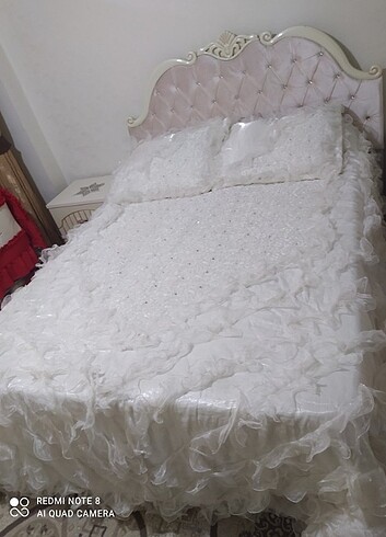 Beyaz yatak örtüsü 