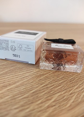 Dior Dior Miss Dior Essence Kadın Parfümü