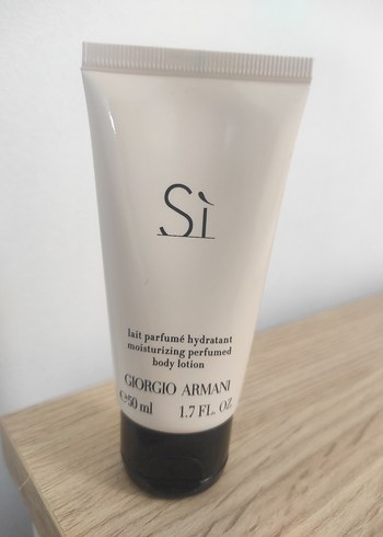 Giorgio Armani Si Nemlendirici Parfümlü Vücut Losyonu
