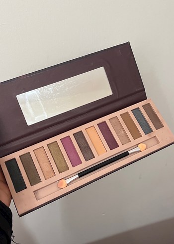 Huda Beauty 12 Renk Göz Farı Paleti - Görsel 2