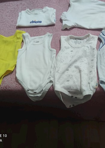 Chicco Beyaz Pamuklu Kolsuz Bebek Body - Görsel 2