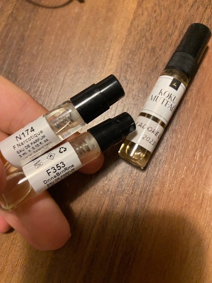 Kadın Parfüm Seti 10 Adet Mini Şişe - Görsel 4