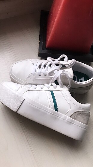 Bershka Sneaker