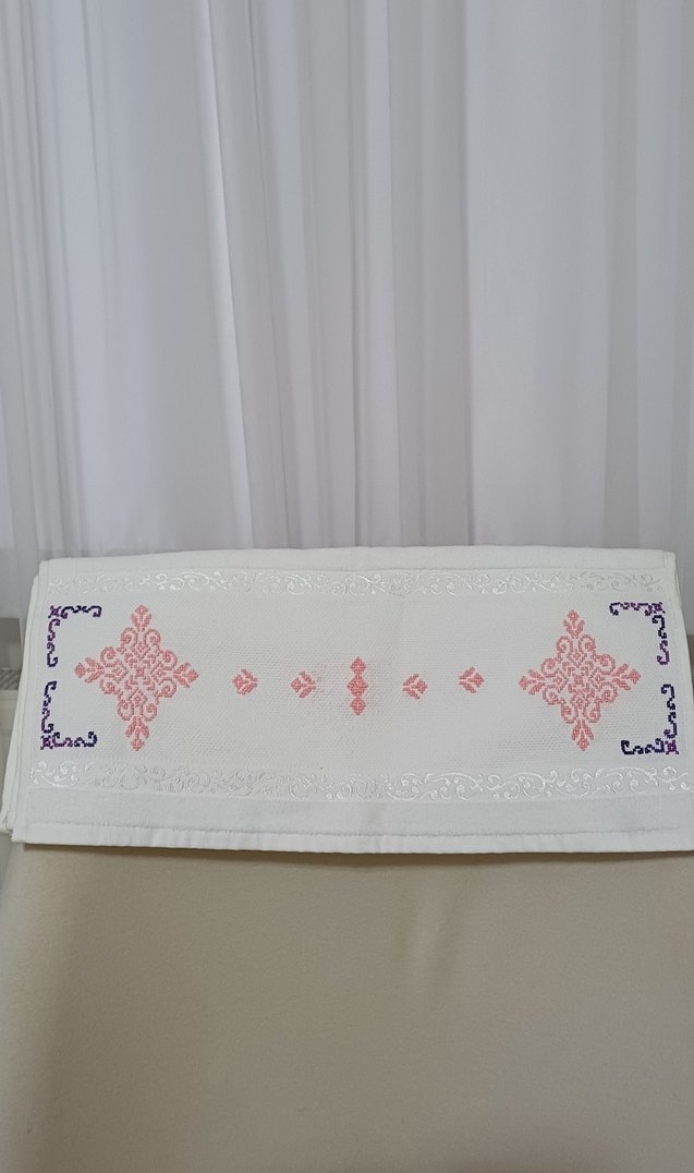 Kaneviçe Nakışlı Beyaz Havlu - Görsel 2