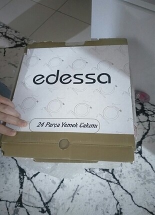 Sıfır kutusunda 24 parça yemek takımı