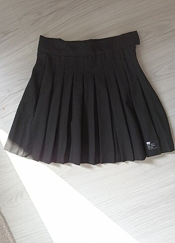 Bershka Kıs Siyah Pileli Etek 