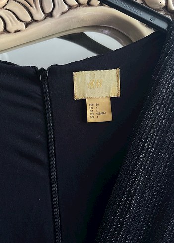 H&M Uzun Siyah Drapeli V Yaka Elbise