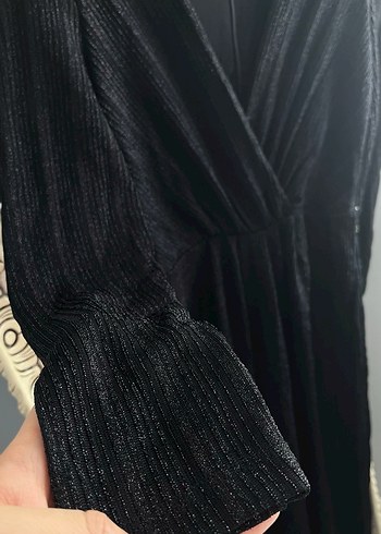 Uzun Siyah Drapeli V Yaka Elbise - Görsel 3