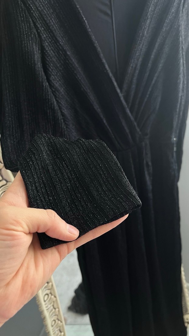 Uzun Siyah Drapeli V Yaka Elbise - Görsel 4