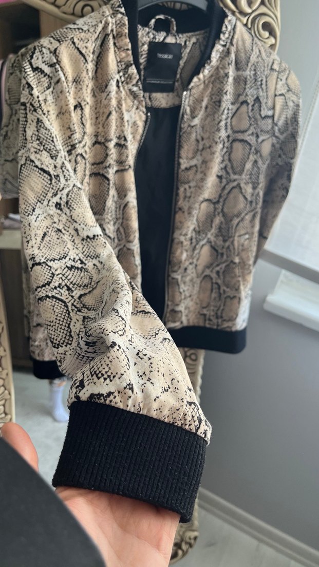 Yılan Desenli Kadın Kaban - Görsel 2