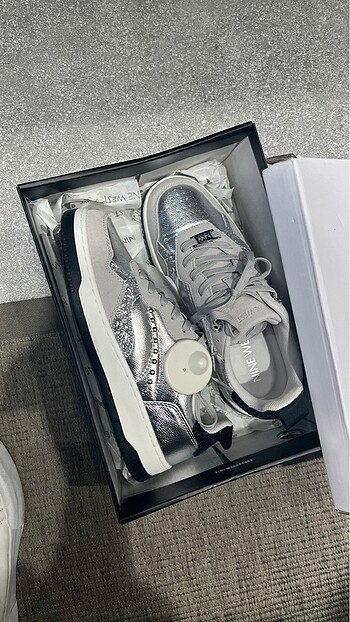 Nine west