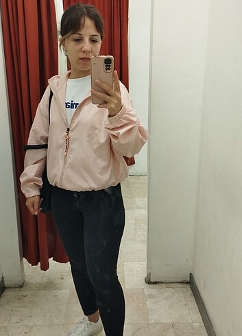 Yeni bir defa giyildi açık bir pembe