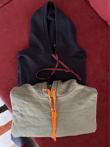 kapüşonlu sweatshirt