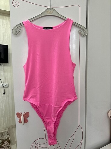 Quzu pembe bodysuit