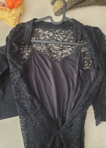 Astarli siyah dantel elbise 