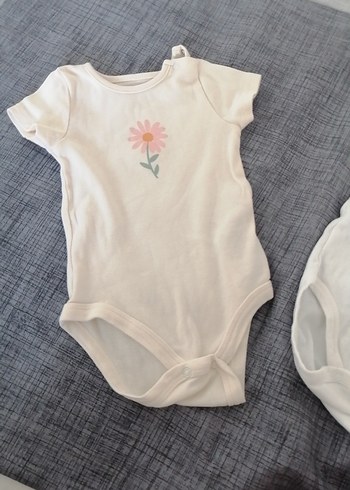 6 Ay Beden beyaz Renk Bebek Kız Kısa Kollu Çiçek Baskılı Body
