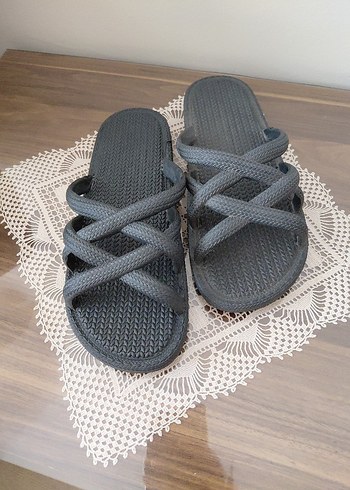 Gri Örgü Kadın Terlik