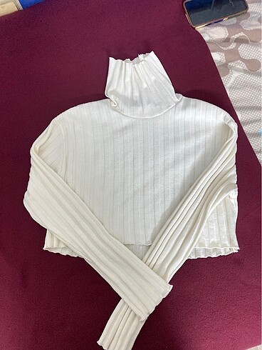 Zara boğazlı üst
