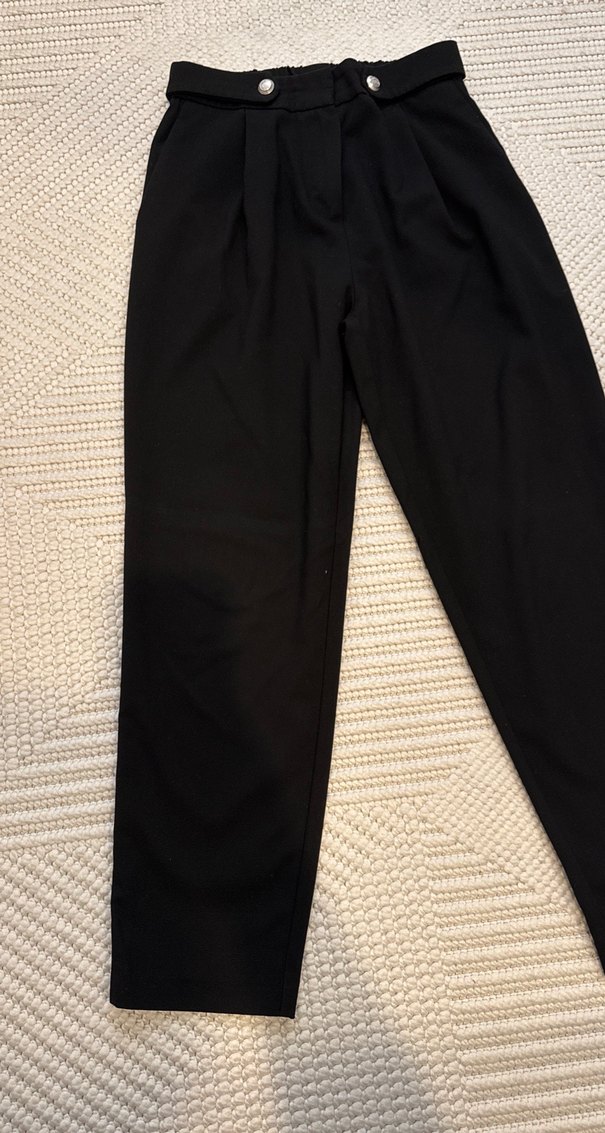 Kadın Siyah Lastikli Düğme Detay Kumaş Pantolon - Görsel 3