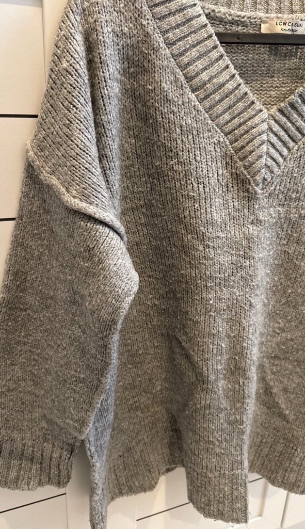Gri V Yaka Örgü Kadın Kazak - Görsel 2