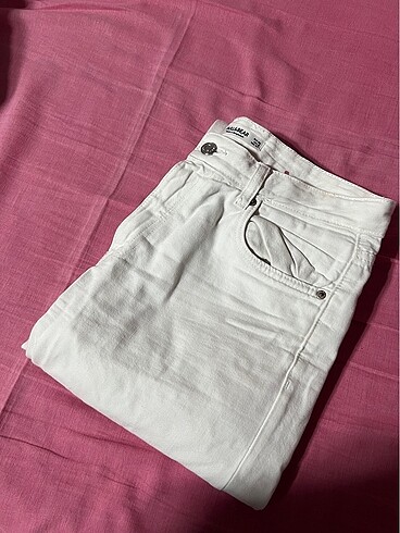 pull&bear beyaz pantalon nerdeyse hiç giyilmedi