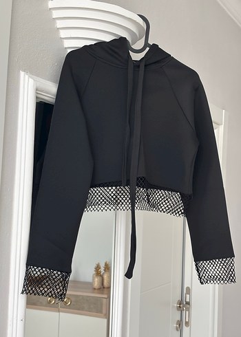 Dantel Detaylı Siyah Kapüşonlu Mini Sweatshirt - Görsel 2