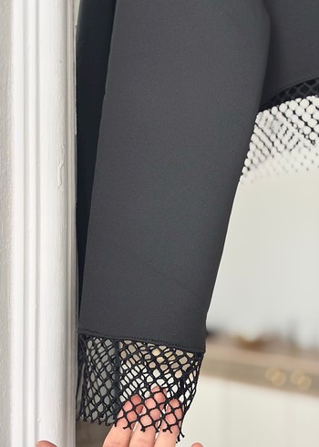 Dantel Detaylı Siyah Kapüşonlu Mini Sweatshirt - Görsel 3