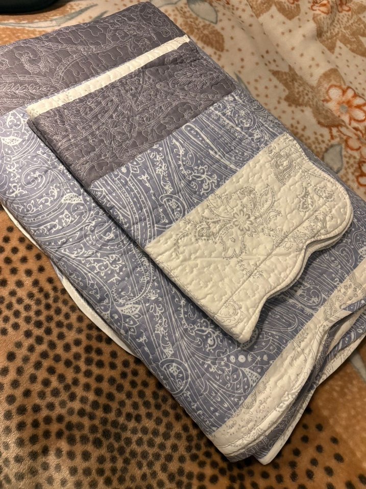 Gri Çizgili Yatak Örtüsü ve Yastık Kılıfları - Görsel 3