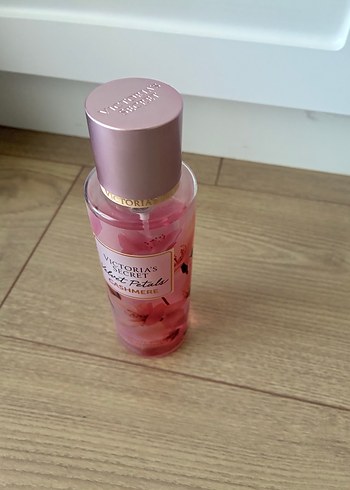 Victoria's Secret Soft Petals Kadın Parfümü