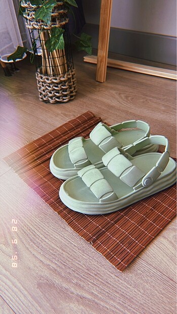 Mid yeşili gezer sandalet - Görsel 3