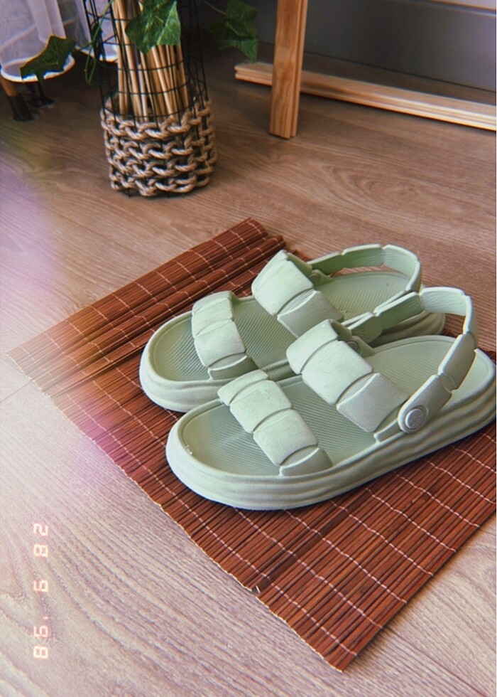 Mid yeşili gezer sandalet - Görsel 3