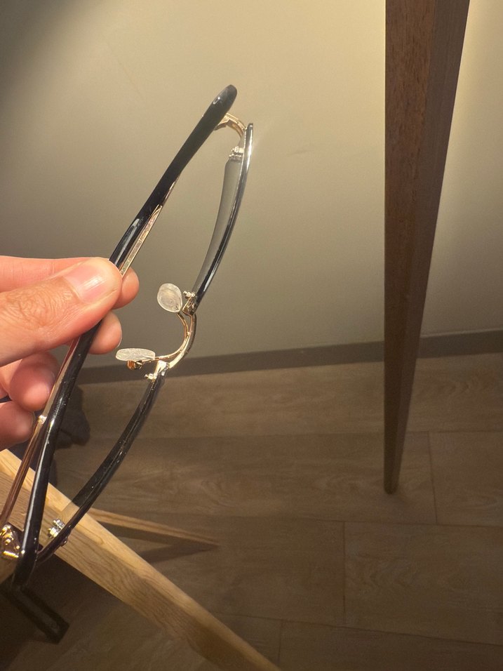 Şeffaf Siyah Minimalist Kadın Güneş Gözlüğü - Görsel 4