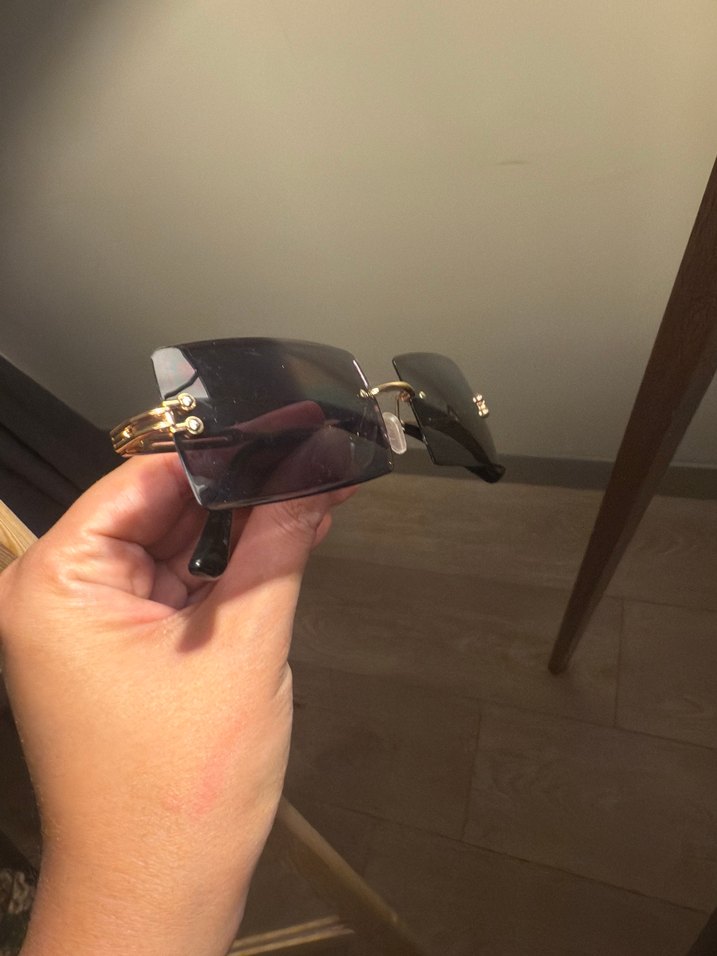 Şeffaf Siyah Minimalist Kadın Güneş Gözlüğü - Görsel 2