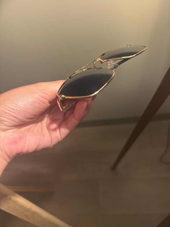 Şeffaf Gold Çerçeveli Kadın Güneş Gözlüğü - Görsel 2